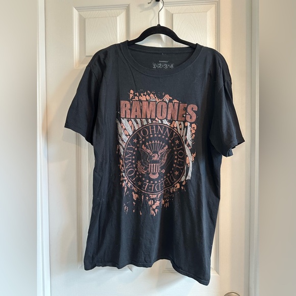 Black Ramones Graphic T-Shirt - Picture 1 of 3